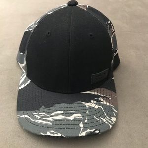 Kids flexfit volcom hat